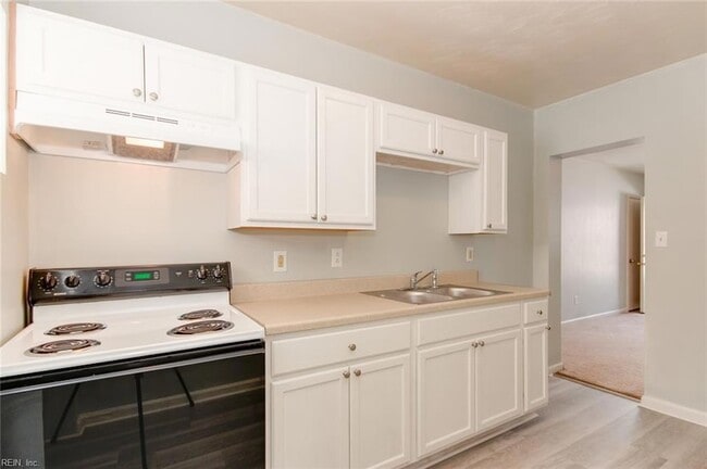 Building Photo - 1443 W 40th St