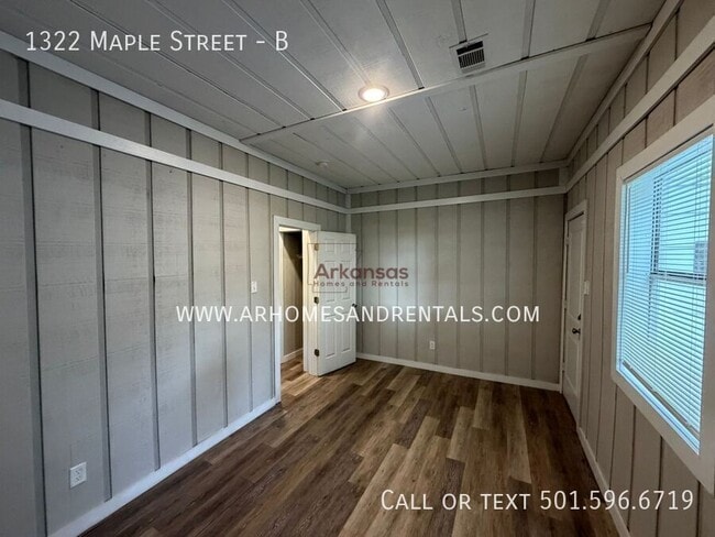Building Photo - 1322 Maple St