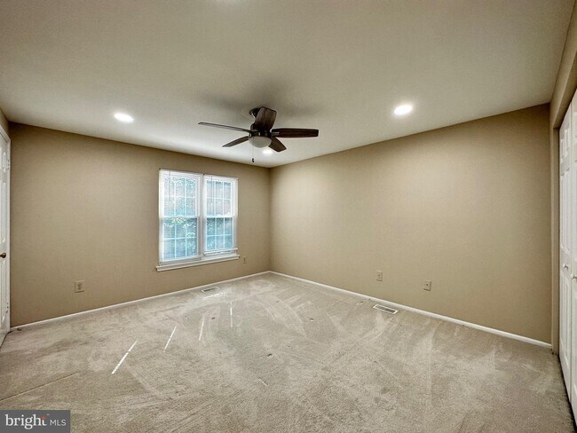 Building Photo - 6123 Martins Landing Ct