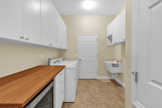 Building Photo - 1280 S Village Square