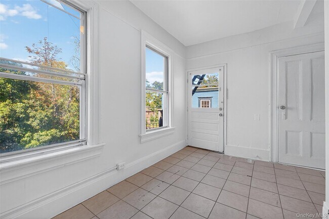 Building Photo - 49 S Hamilton St