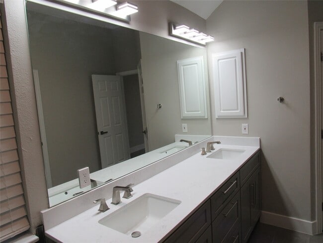 Building Photo - 2515 Old River Ln