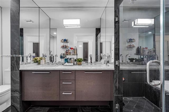 Building Photo - 900 Biscayne Blvd