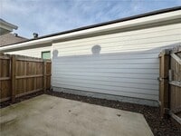 Building Photo - 707 NE Hts Ln