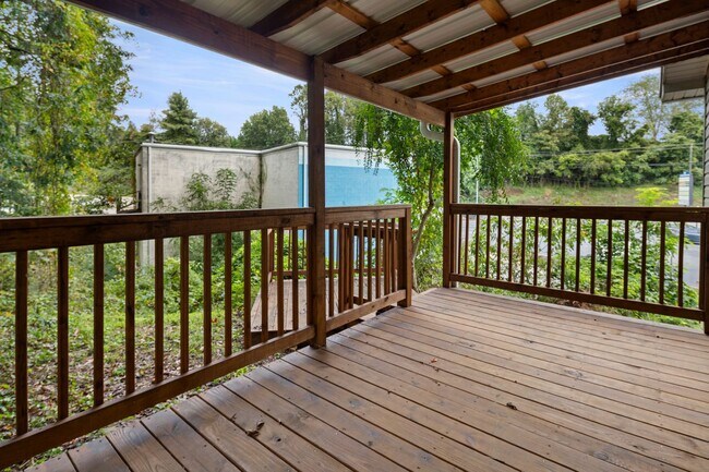 Building Photo - Renovated Cottage - Central West Asheville...