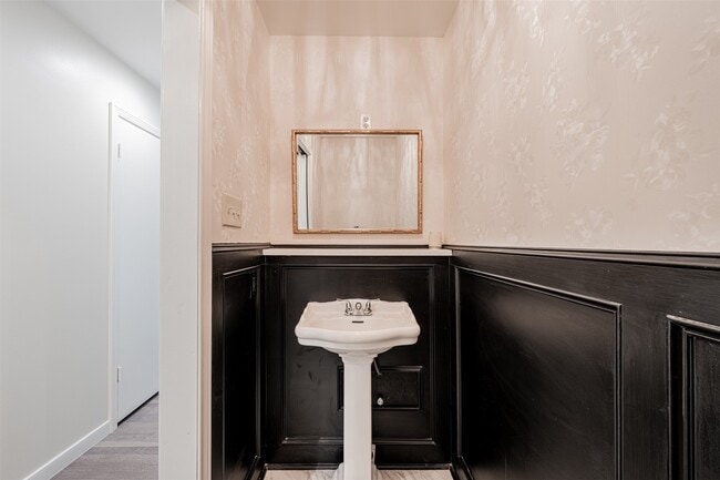 Building Photo - 6215 Portal Dr