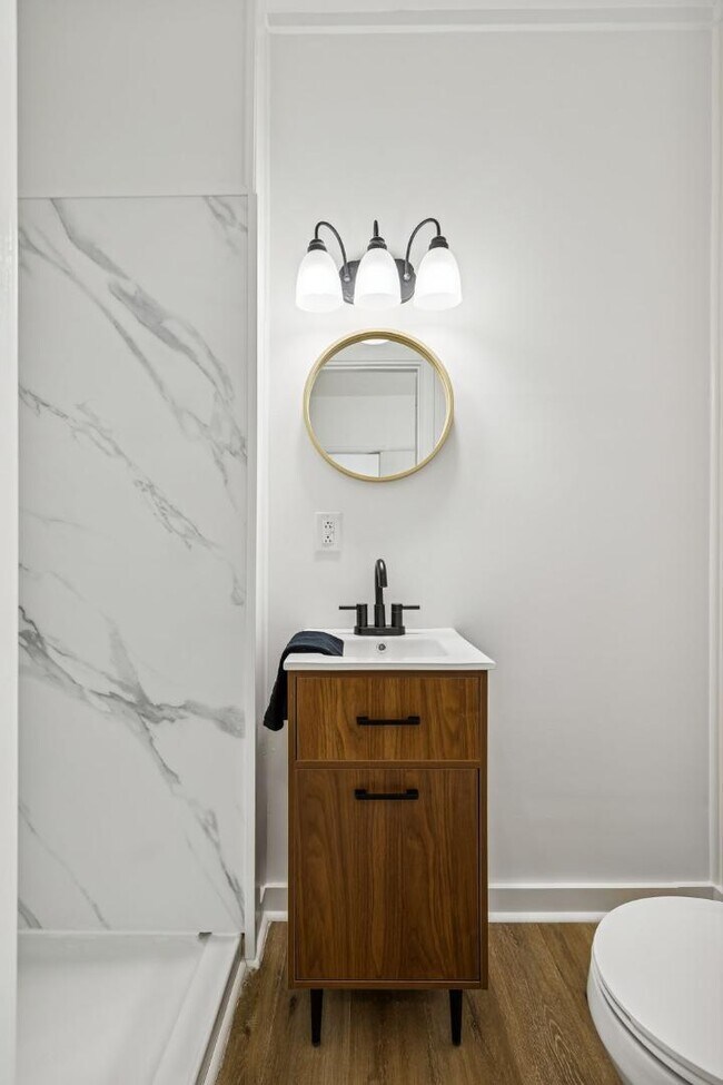 Building Photo - 302 N Church St