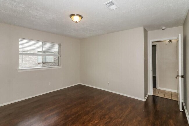 Building Photo - 20250 Telegraph Square Ln