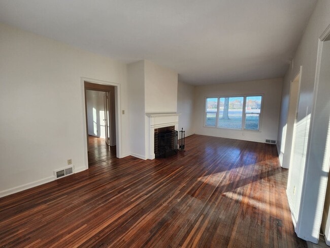 Building Photo - 2056 S McCullough Pl
