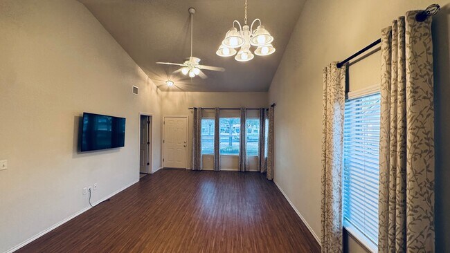 Building Photo - 1014 Kajon Cove