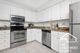 Building Photo - 750 N Rush St