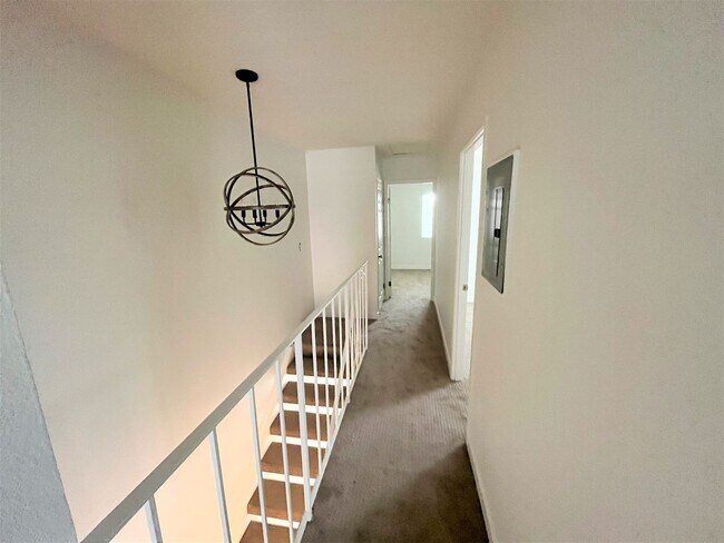 Building Photo - Light & Bright, Remodeled 3BD/1.5BA w/ 1 Car Garage, Comm Pool, Park and Greenbelts