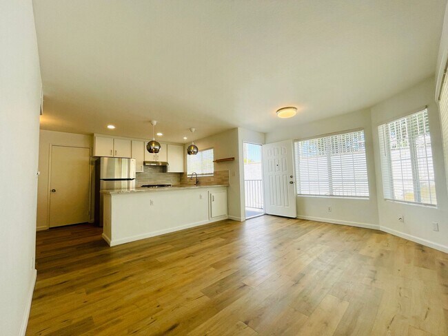 Building Photo - Beautifully Upgraded Apartment in Gated Co...