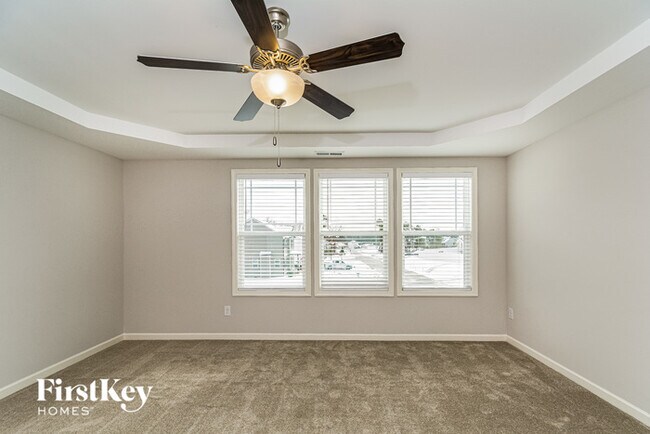 Building Photo - 135 Hillview Dr