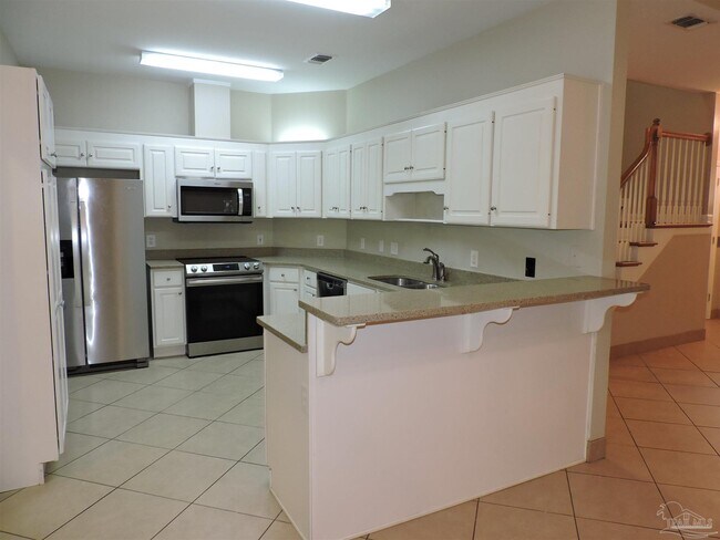 Building Photo - 6423 Lake Charlene Ln