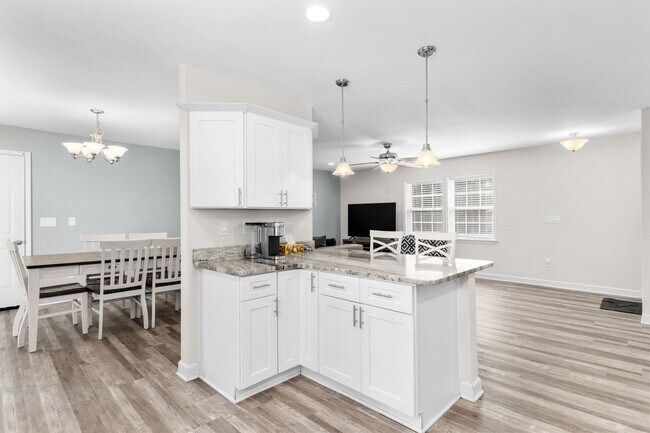 Building Photo - 433 Belle Dr