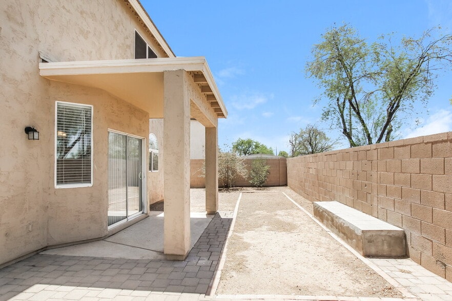 Building Photo - 2526 S 90th Glen