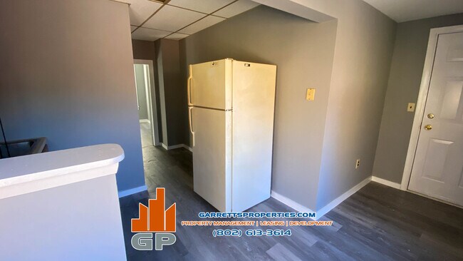 Building Photo - 144 Main St