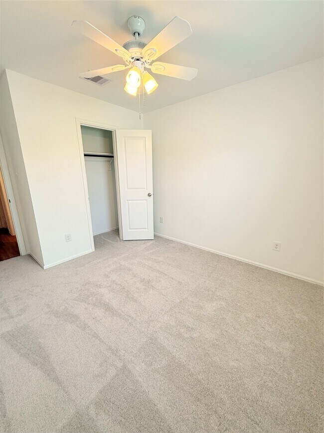 Building Photo - 702 Pleasant Pt Dr