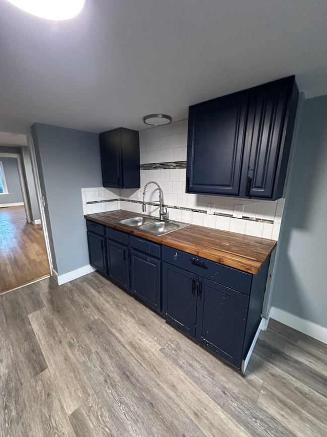 Building Photo - 178 Birch St