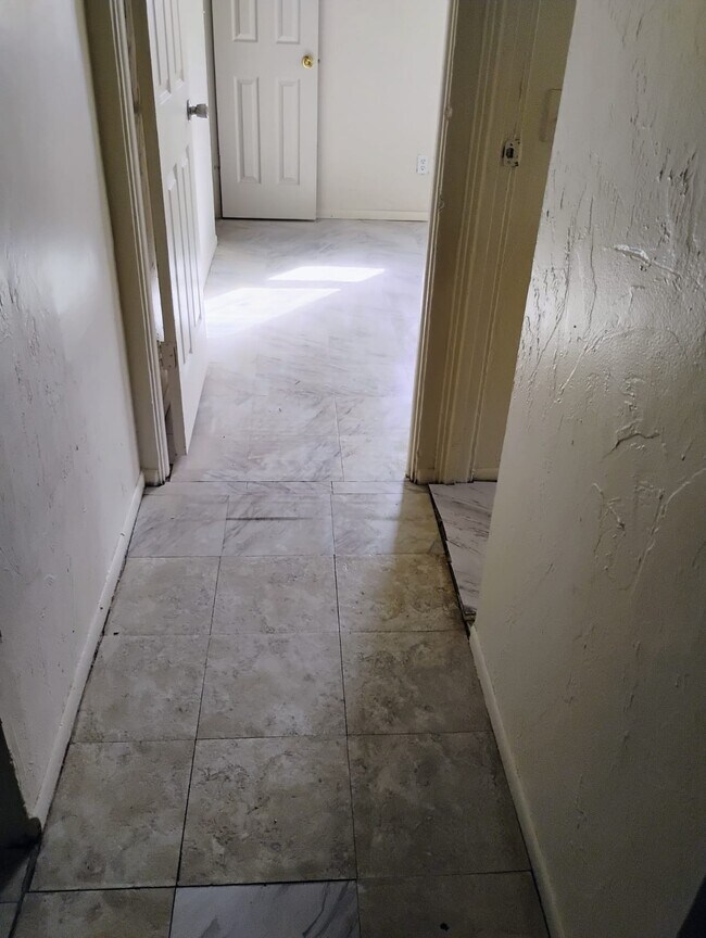 Building Photo - 538 State St