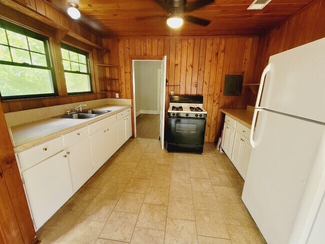 Building Photo - 526 N Adams St