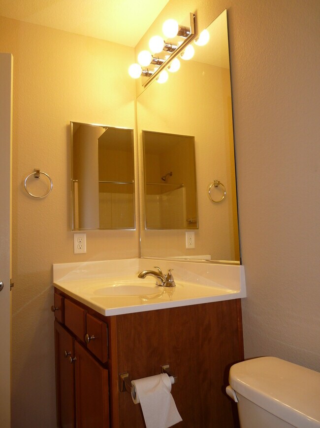 Building Photo - SOUTHERN HIGHLANDS 3 BEDROOM, 3 BATH HOME