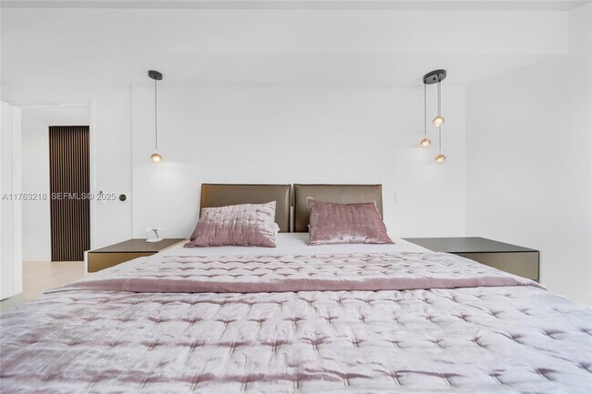 Building Photo - 401 N Birch Rd