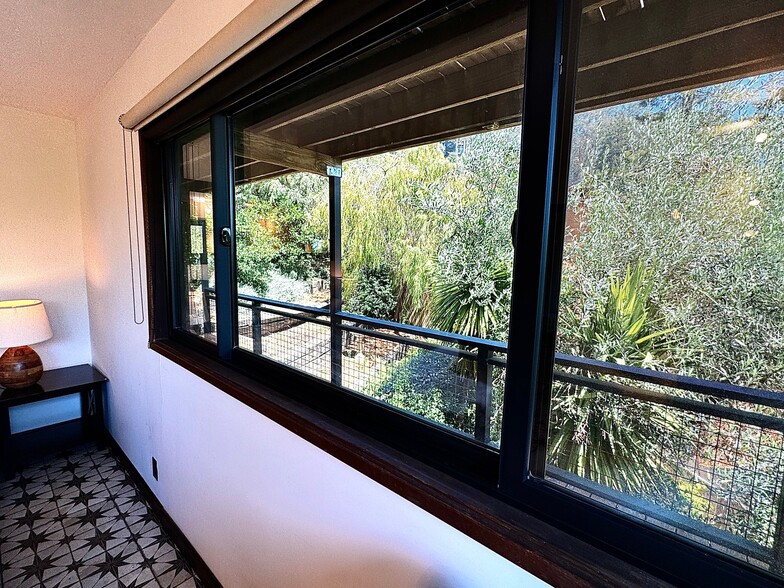 Building Photo - 10 Maybeck Twin Dr