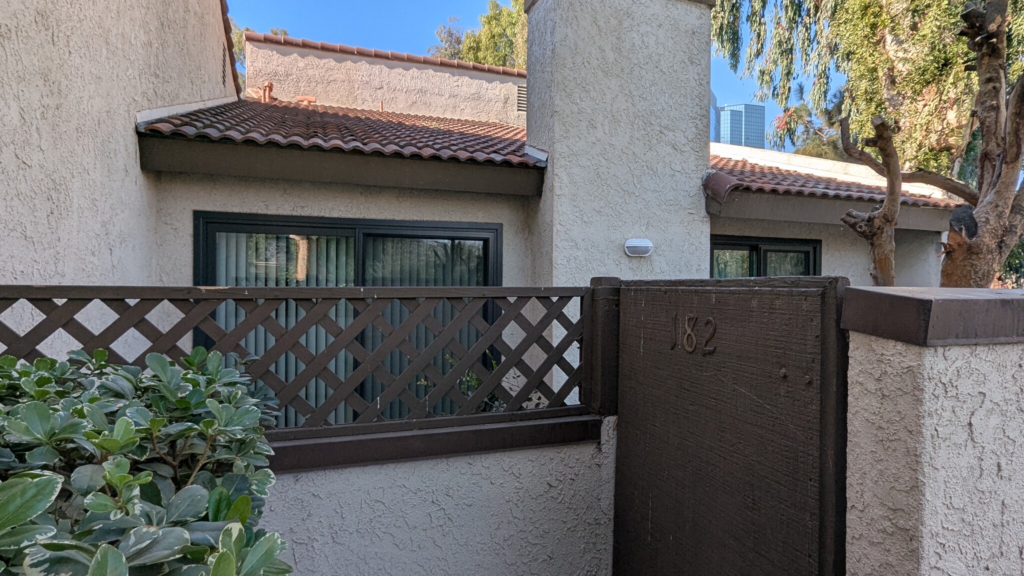 large private patio - 21500 Califa St