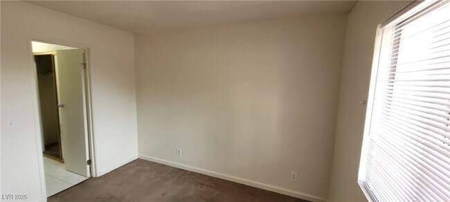 Building Photo - 4955 Jeffreys St