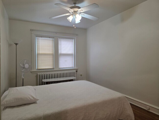 Building Photo - 2701 N Broom St