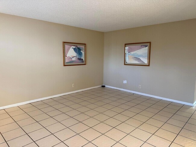 Building Photo - 894 Flanders S