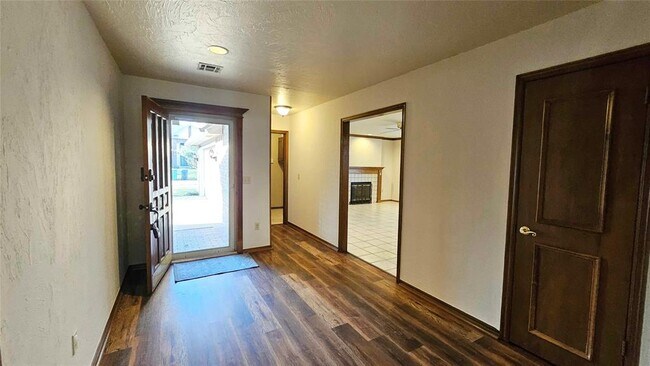 Building Photo - 1225 NW 198th St