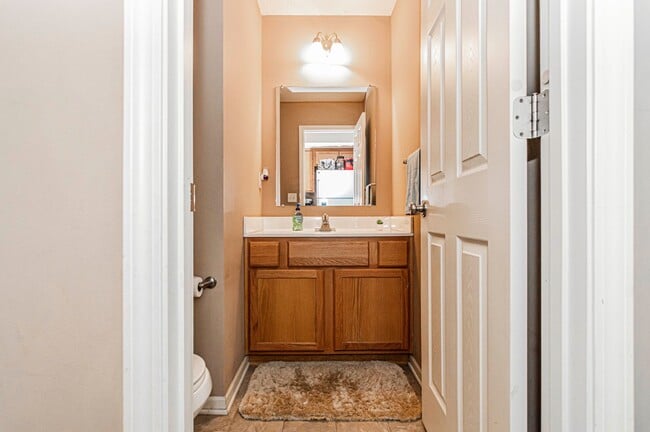 Building Photo - Spacious Home Close to Fort Riley!