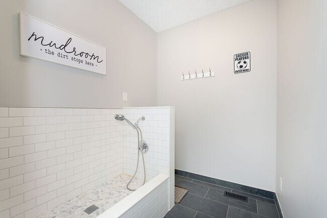 Building Photo - Stunning 6 Bed 3.5 Bath Carmel Home With Finished Basement an Fenced Yard!