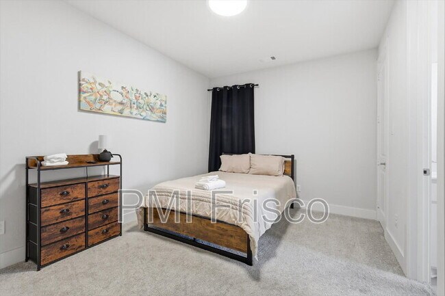 Building Photo - 8132 Bromley Dr