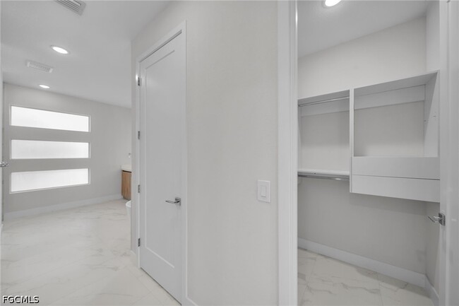 Building Photo - 1430 SE 23rd St