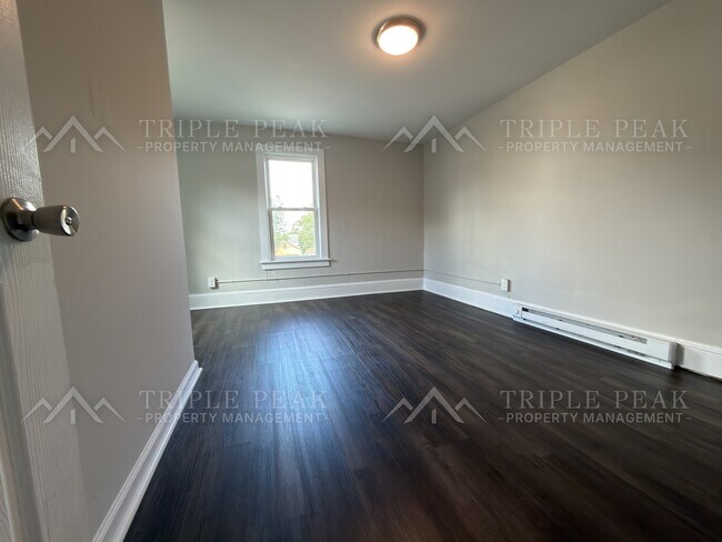 Building Photo - 297 N Laurel St