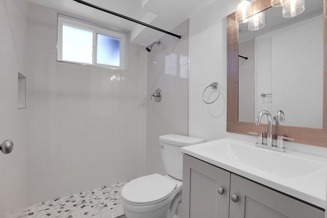 Building Photo - 4 bedroom, 2 bath Home in Golden