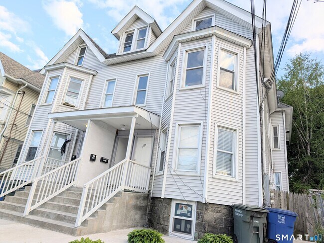 Building Photo - 107 Catherine St
