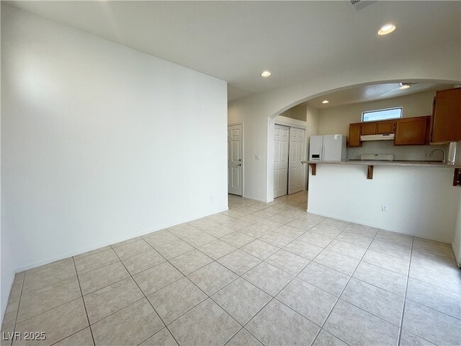 Building Photo - 1838 Versante Ave