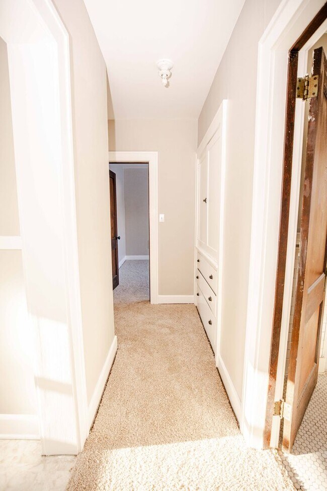 Building Photo - 1452 Rollins Rd