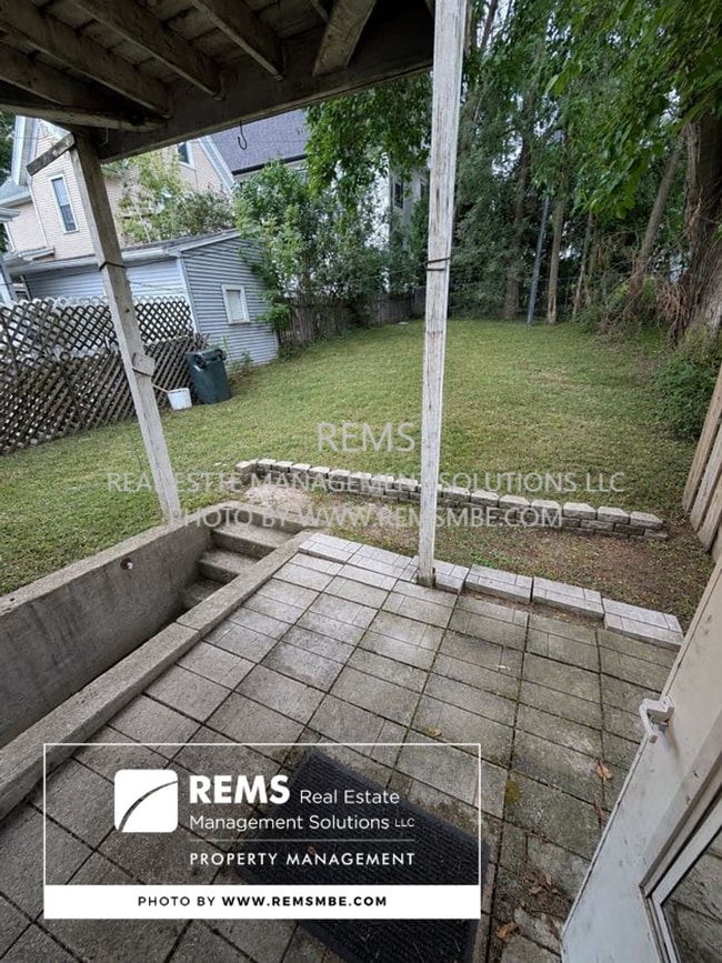 Building Photo - 947 Williamson St