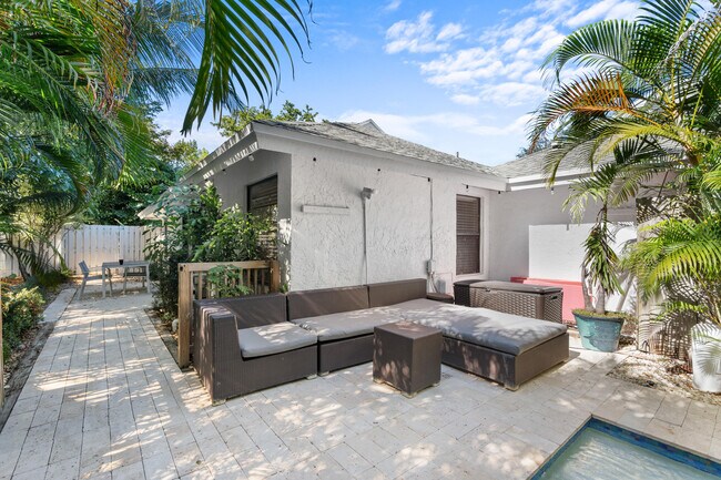 Building Photo - 2221 Florida Blvd