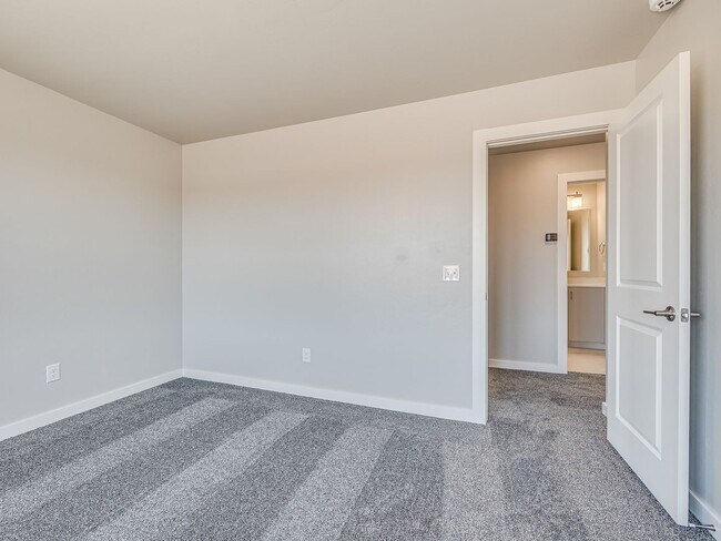 Building Photo - Beautiful New Construction Home in Edmond/...