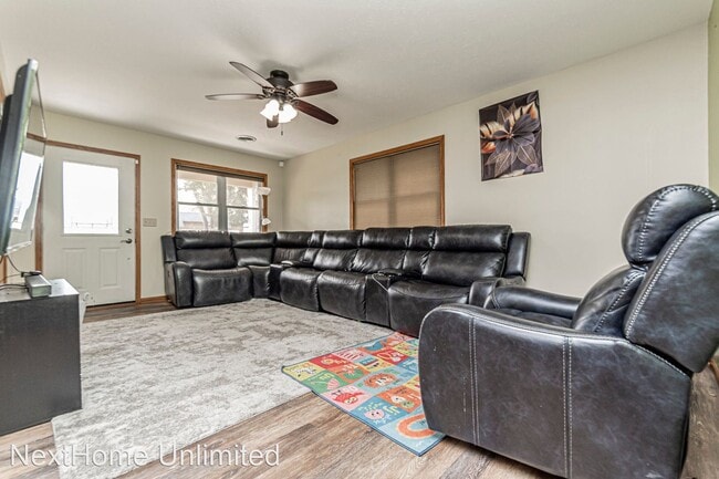 Building Photo - 3 br, 2 bath House - 120 W Spruce St
