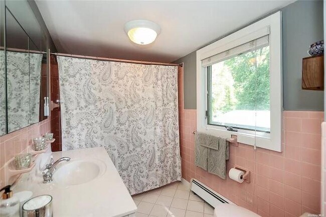 Building Photo - 53 N Evergreen Dr