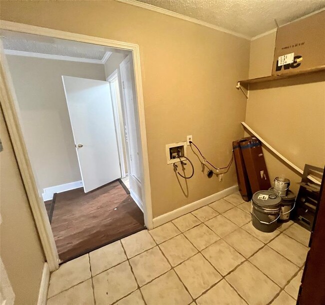 Building Photo - 2403 La Rochelle Dr