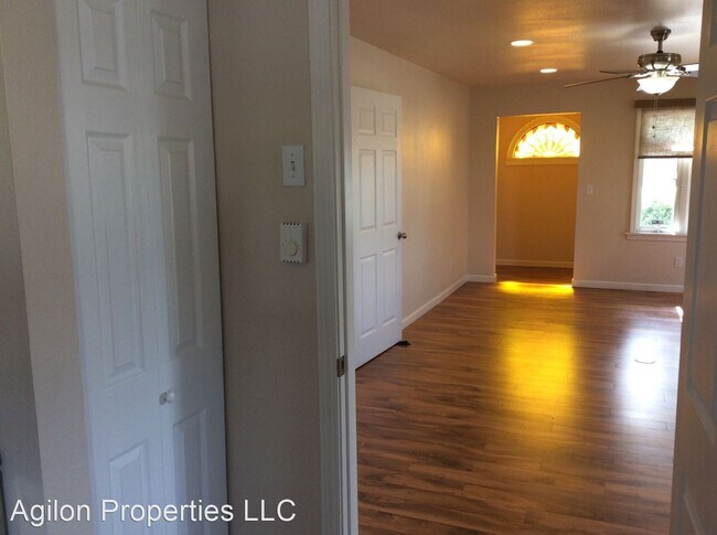 Building Photo - 1 br, 1 bath House - 713 West Harrison St